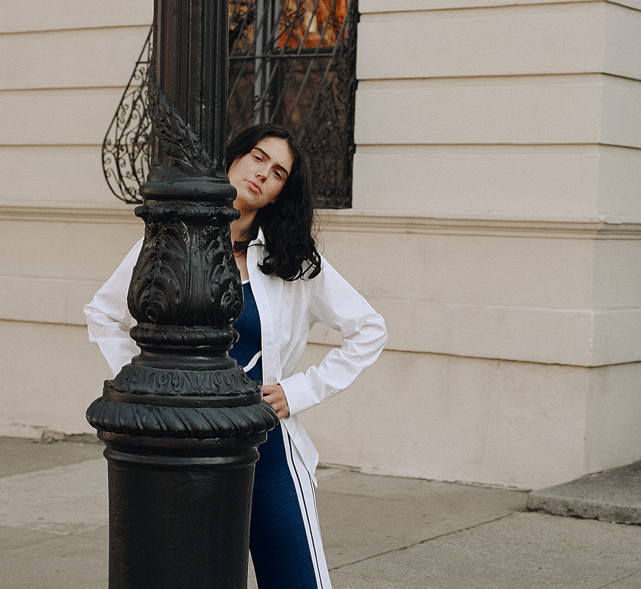 빅터가 입은 점프슈트 〈PH5〉,

셔츠 〈유니클로〉.