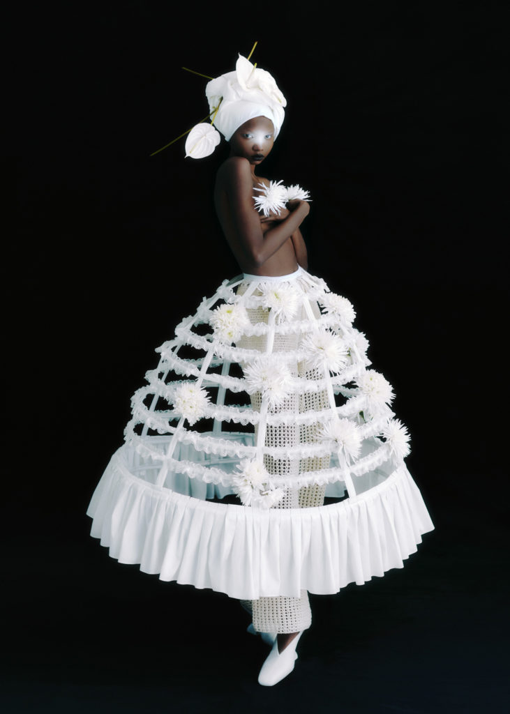 Bruna wears a skirt by MADAME SHER, trousers by ATELIE MÃO DE MÃE and shoes by SALVATORE FERRAGAMO.
